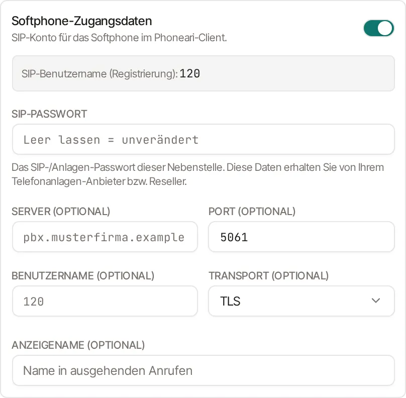 Abschnitt Softphone-Zugangsdaten mit eingeschaltetem Schalter, grauer Zeile „SIP-Benutzername (Registrierung): 120" und dem Feld SIP-Passwort mit dem Platzhalter „Leer lassen = unverändert". Darunter Server (optional) mit blassem pbx.musterfirma.example, Port (optional) mit 5061, Benutzername (optional) mit blassem 120, Transport (optional) auf TLS und Anzeigename (optional) mit dem Platzhalter „Name in ausgehenden Anrufen".